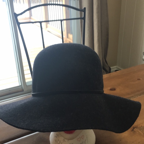 2- felt hats 1- summer floppy hat. $10 each one or all 3 $27 - Picture 10 of 11